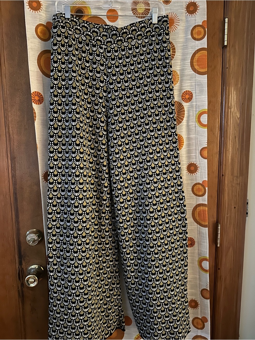 Mango Wide-Leg Knit Pants in Black and White Scallop Pattern